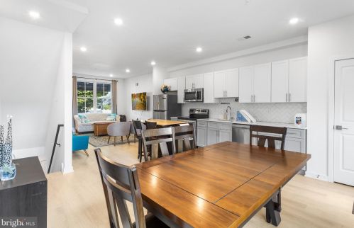 1950 8th St, Philadelphia PA 19122-2023 exterior