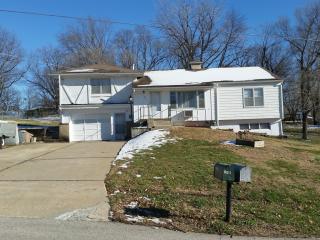 2011 Redwood Dr, Independence MO  64058-1589 exterior