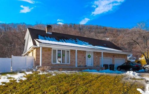 370 Lake Shore Dr, Monroe, NY 10950-1919