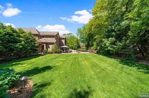 14 Church Ct, Closter, NJ 07624-2803