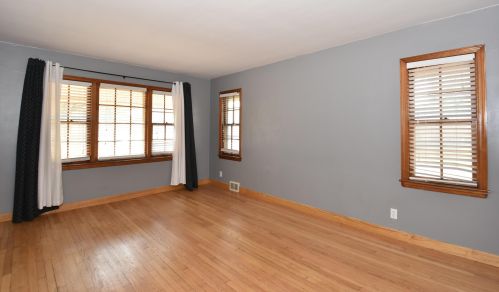 3277 11th St, Milwaukee, WI 53215-4735