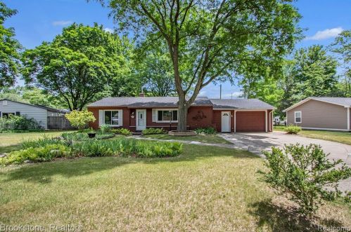 1058 Truwood Dr, Rochester, MI 48307-5457