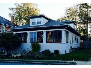 131 Gibbs Ave, Middletown, RI 02840-2239