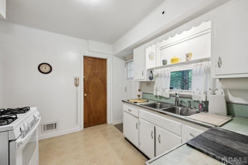 1 Chase Ave, Avenel NJ 07001-1402 exterior