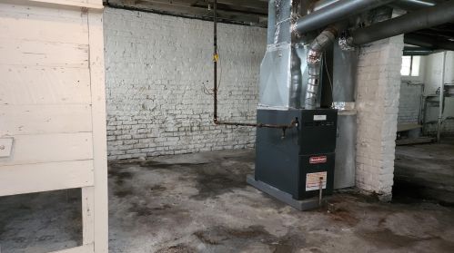 2452 21 St, Milwaukee WI 53206-1557 exterior