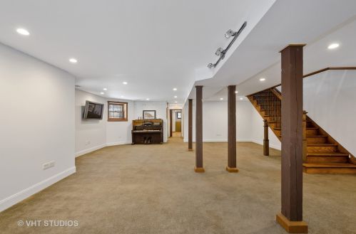 2013 Greenleaf Ave, Chicago IL 60645-3509 exterior