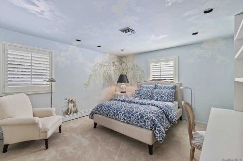 10 Durham Dr, Huntington Station NY 11746-5310 exterior