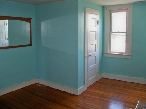 104 Meadow St, Wallingford CT 06492-3614 exterior