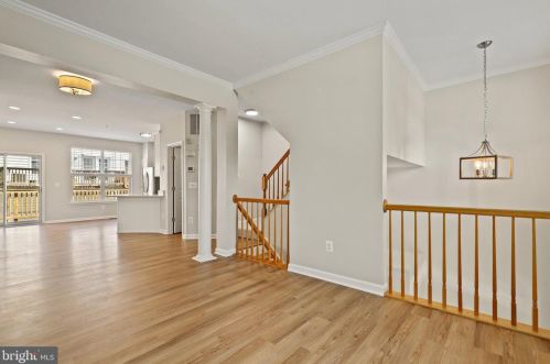 3805 Eisenhower Ave, Alexandria VA 22304-6427 exterior