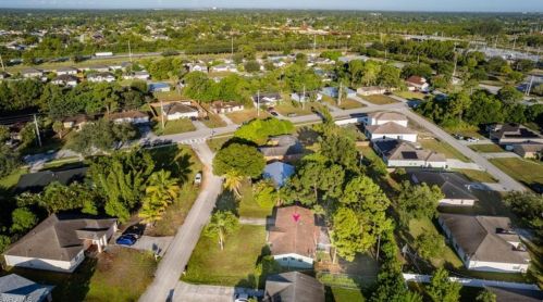 287 Moselle Ave, Fort Pierce FL 34984-5027 exterior