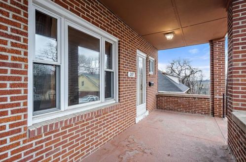 207 Perryview Ave, Pittsburgh PA 15214-1528 exterior