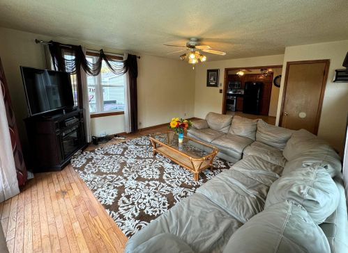 6043 Riv Trl Dr, Milwaukee WI exterior