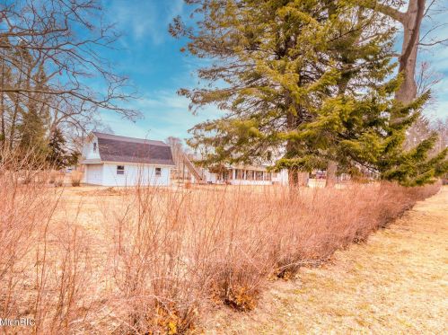 320 Elizabeth St, Sylvan Beach MI 49461-1311 exterior