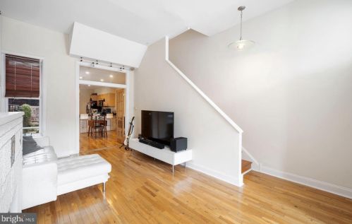 317 Green St, Philadelphia PA  19123-2938 exterior