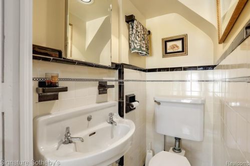 2703 Pointe Tremble Rd, Algonac MI 48001-4255 exterior