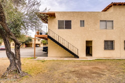 6725 Calle La Paz, Tucson AZ  85715-4078 exterior