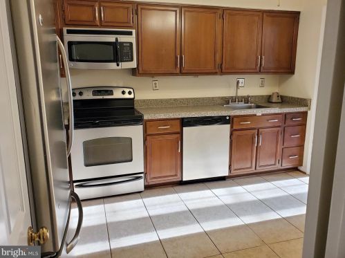 15322 Manor Village Ln, Rockville MD  20853-1833 exterior