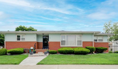 301 90th St, Chicago, IL 60619-6725