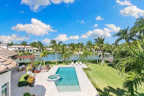 885 Admiralty Parade, Naples FL 34102-0000 exterior