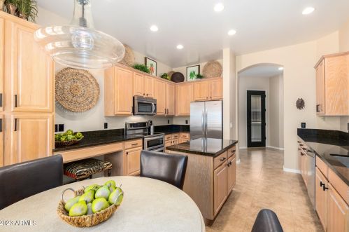 5255 Estevan Rd, Phoenix AZ 85054-7116 exterior