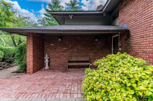 2 Sherwyn Ln, Saint Louis MO 63141-7821 exterior