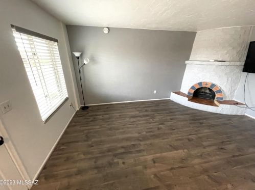 1865 La Osa St, Tucson AZ  85705-2152 exterior