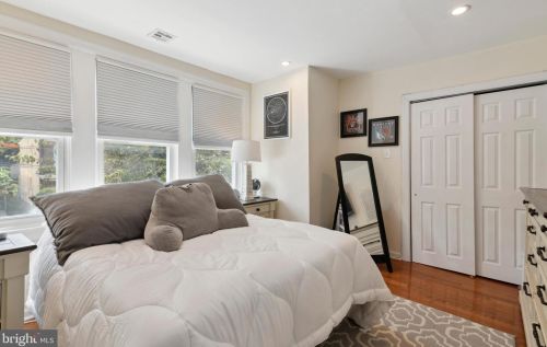 312 Krams Ave, Philadelphia PA 19128-4733 exterior