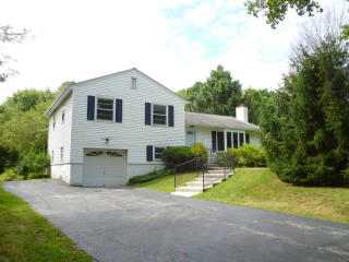 18 Dublin Ln, Poughkeepsie, NY 12603-2014