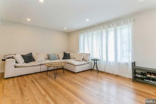 8 Brook Way, Demarest NJ  07627-2436 exterior