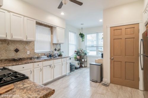 4326 Avers Ave, Chicago IL 60618-1013 exterior