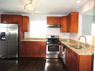 8950 Metcalf Pl, Milwaukee, WI 53222-2725