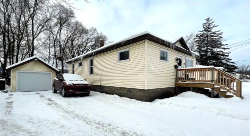 975 Evanston Ave, Meskegon MI  49442-4062 exterior