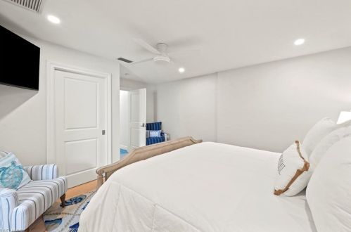 523 107 Ave, Naples FL 34108-1854 exterior