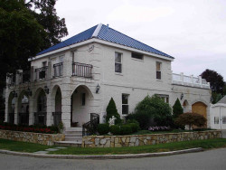 14 Mague Pl, Newton, MA 02465-1528