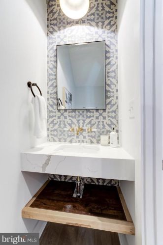 325 11th St, Washington DC  20002-6219 exterior