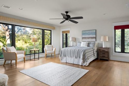 3919 Balcones Dr, Austin TX 78731-5414 exterior