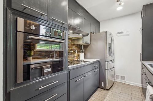 3081 Carmel Dr, Atlanta GA 30344-6506 exterior