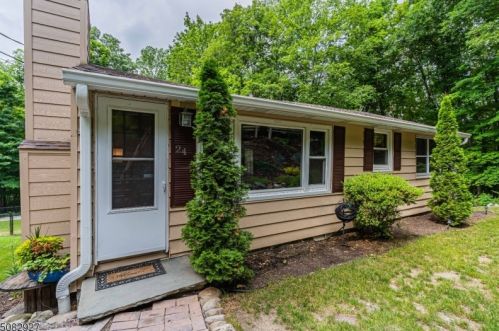 24 Fairview Ter, Wantage, NJ 07461-1214