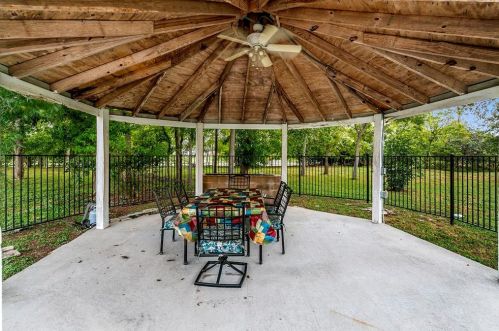 32731 Westminster Dr, Fulshear TX 77441-4098 exterior