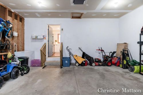 1233 Kreiser Ter, Grand Rapids MI 49506-4082 exterior