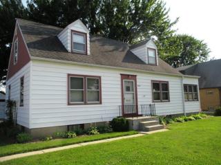 8927 Morgan Ave, Milwaukee WI  53228-1557 exterior