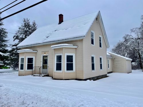 48 Pembroke Rd, Concord NH  03301-5642 exterior