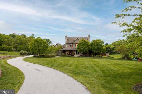 30 Hershey Dr, Pottstown PA 19465-8137 exterior