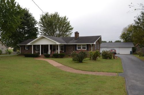 1432 Alhambra Dr, Lebanon, TN 37087-8373