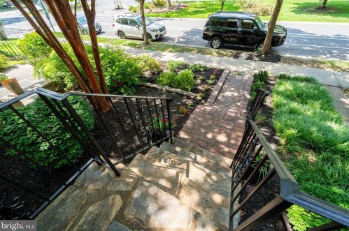 205 Commonwealth Ave, Alexandria VA 22305-2829 exterior