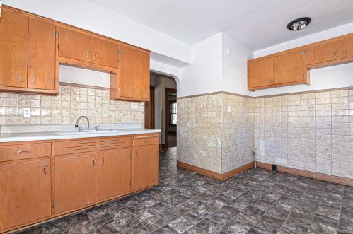 348 Howard Ave, Milwaukee WI 53235-4807 exterior