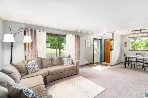 4202 4 St, Duluth MN 55806-2652 exterior