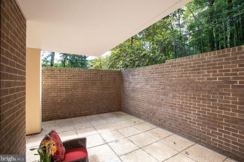 1808 Old Meadow Rd, Mc Lean VA 22102-1825 exterior