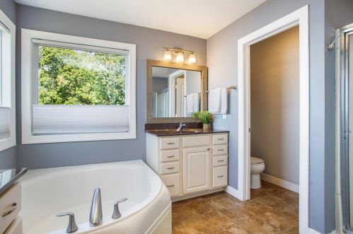 1216 Frst Dr, Kalamazoo MI 49002-6318 exterior