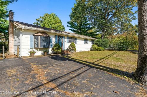 22 Castle Ave, Jackson Twp NJ 08527-2513 exterior